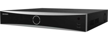 16 csatornás DeepinMind PoE NVR; 256/256 Mbps be-/kimeneti sávszélességgel; riasztás I/O